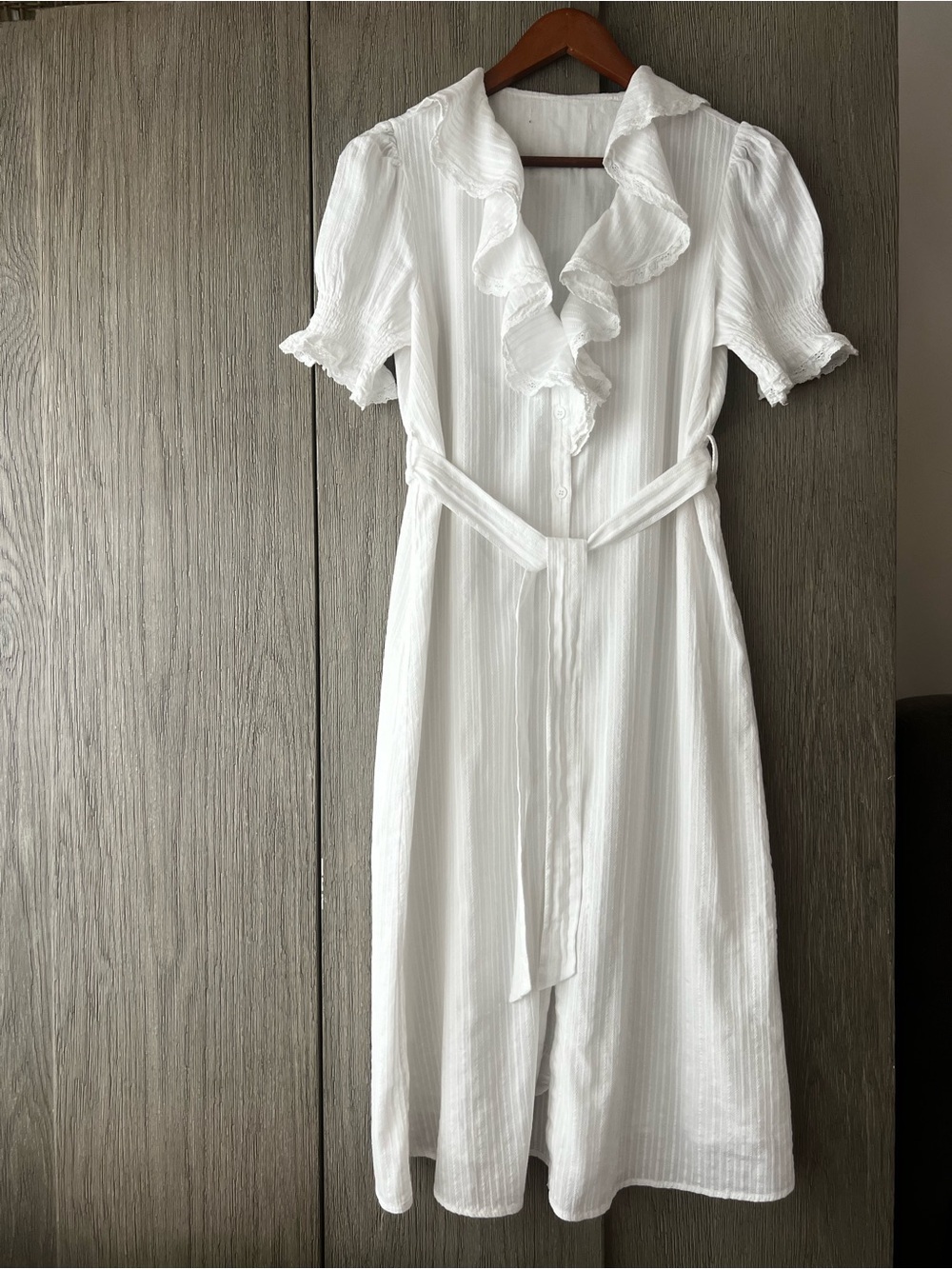 Doen look alike White Ruffle-Front Midi Dress with Tie Belt